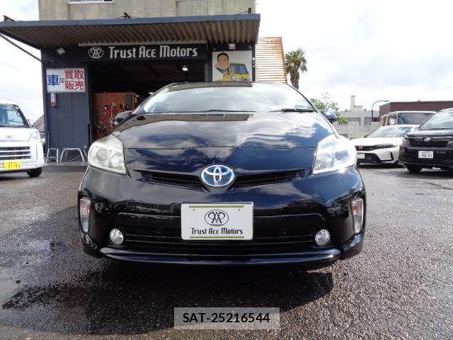 Toyota PRIUS 2015-05 6677567-11