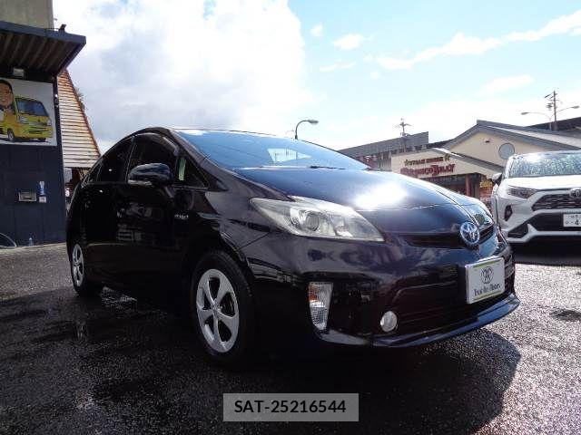Toyota PRIUS 2015-05 6677567-12