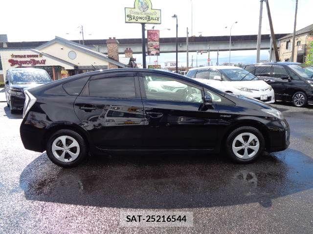 Toyota PRIUS 2015-05 6677567-13
