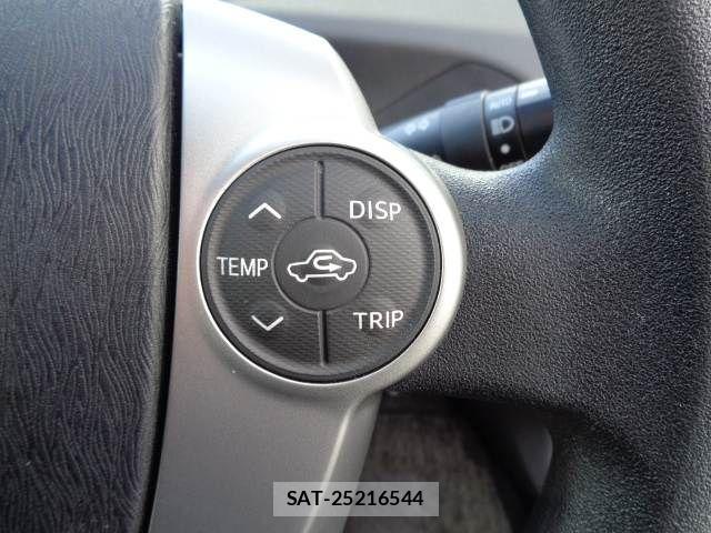 Toyota PRIUS 2015-05 6677567-18
