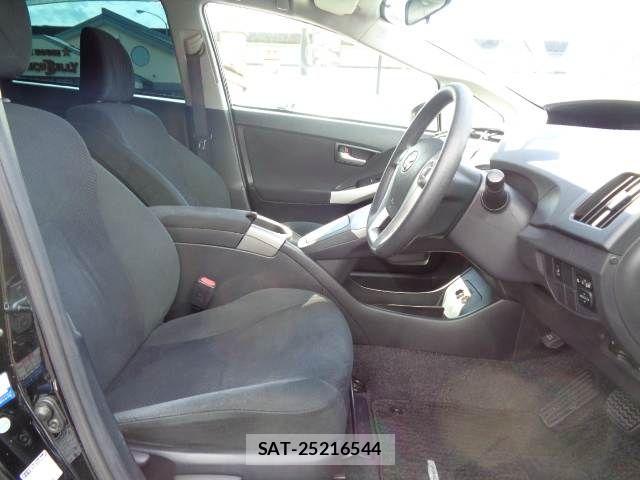 Toyota PRIUS 2015-05 6677567-2