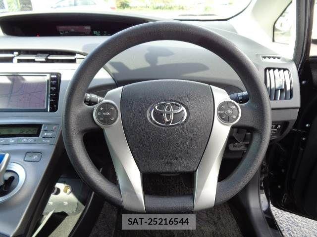 Toyota PRIUS 2015-05 6677567-3