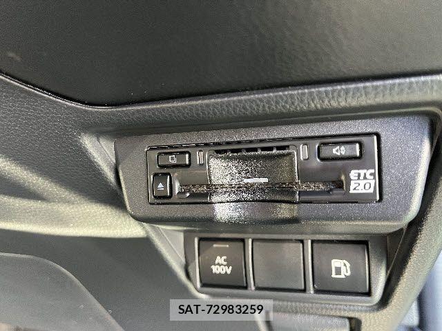 Toyota PRIUS 2023-06 6677522-15