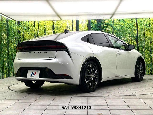 Toyota PRIUS 2023-05 6683958-16