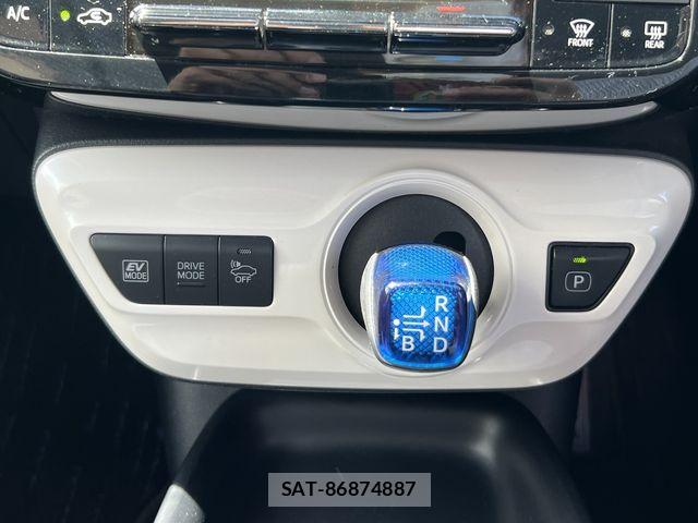Toyota PRIUS 2017-07 6682821-13