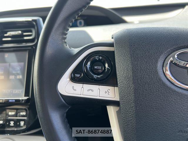 Toyota PRIUS 2017-07 6682821-14
