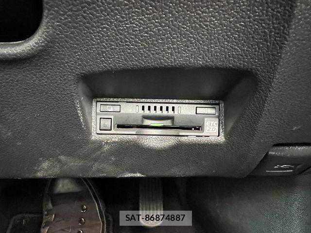 Toyota PRIUS 2017-07 6682821-18