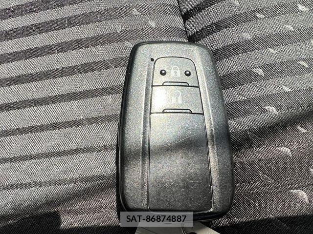 Toyota PRIUS 2017-07 6682821-20