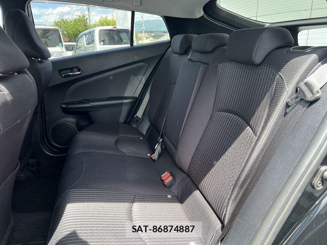 Toyota PRIUS 2017-07 6682821-22