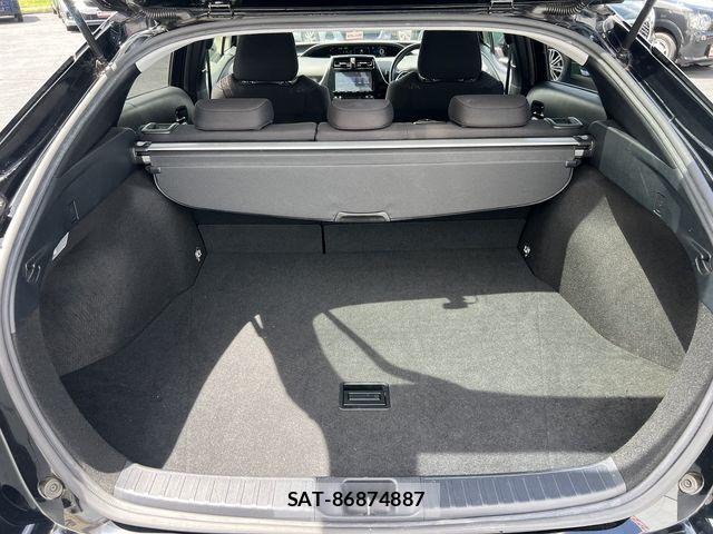 Toyota PRIUS 2017-07 6682821-23