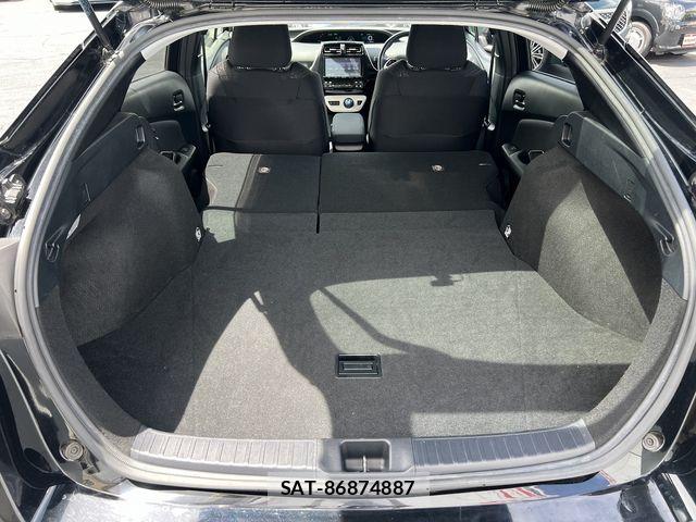 Toyota PRIUS 2017-07 6682821-24
