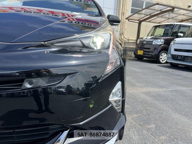 Toyota PRIUS 2017-07 6682821-25