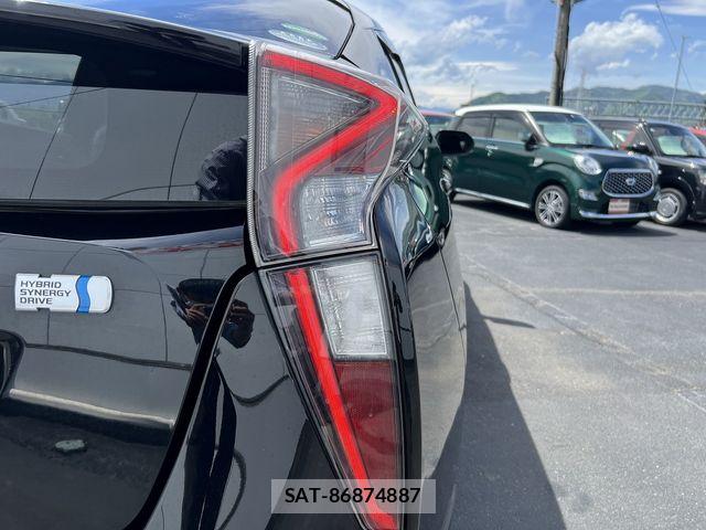Toyota PRIUS 2017-07 6682821-27