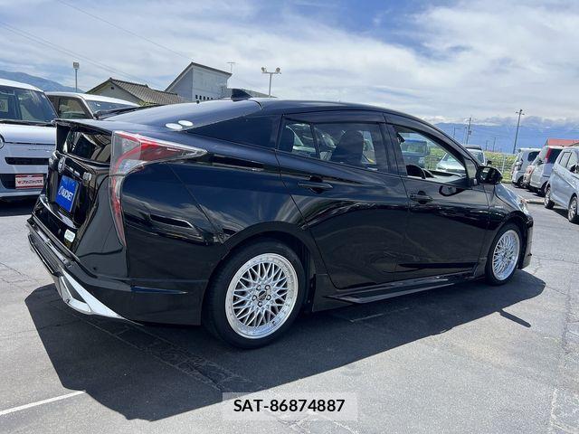 Toyota PRIUS 2017-07 6682821-3