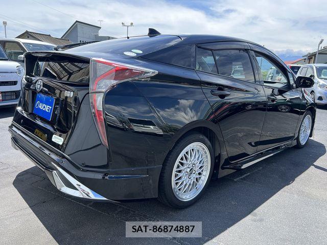 Toyota PRIUS 2017-07 6682821-4