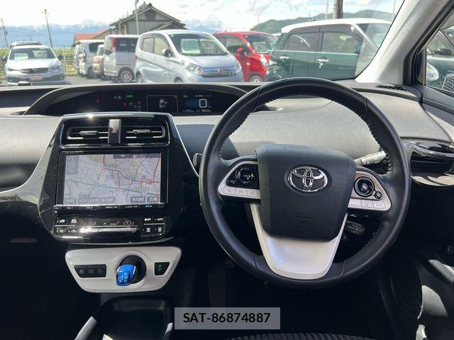 Toyota PRIUS 2017-07 6682821-8