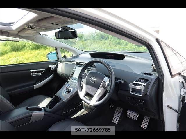 Toyota PRIUS 2015-02 6682824-11