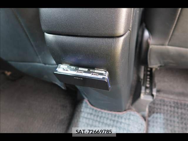 Toyota PRIUS 2015-02 6682824-13