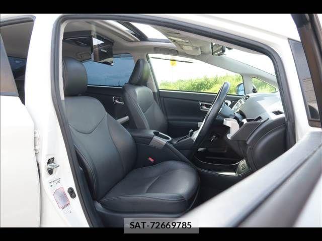 Toyota PRIUS 2015-02 6682824-14