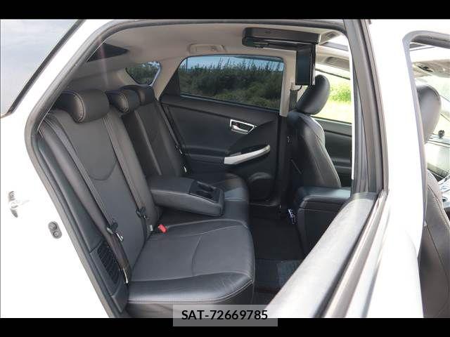 Toyota PRIUS 2015-02 6682824-15