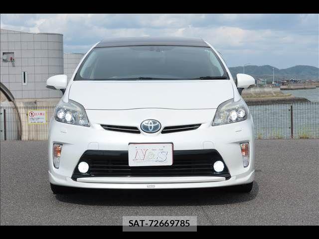 Toyota PRIUS 2015-02 6682824-1