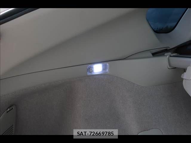 Toyota PRIUS 2015-02 6682824-22