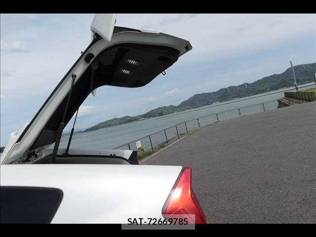 Toyota PRIUS 2015-02 6682824-23
