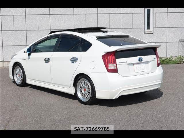 Toyota PRIUS 2015-02 6682824-3