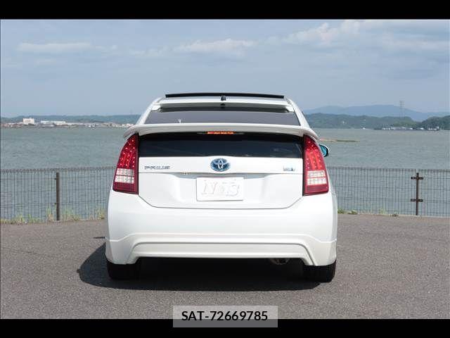 Toyota PRIUS 2015-02 6682824-4