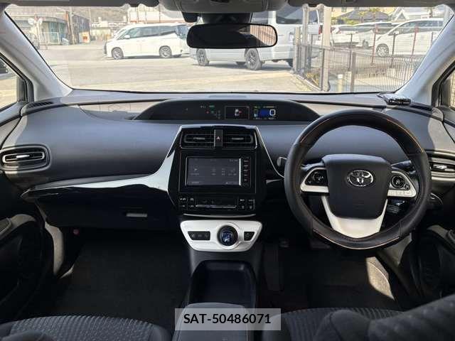 Toyota PRIUS 2018-04 6683962-10