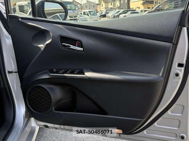 Toyota PRIUS 2018-04 6683962-18