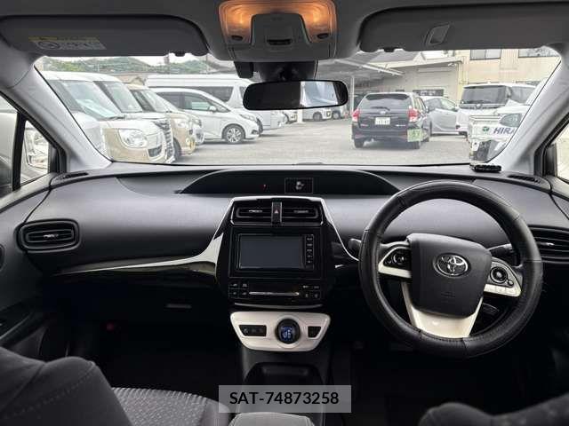 Toyota PRIUS 2018-04 6691197-10
