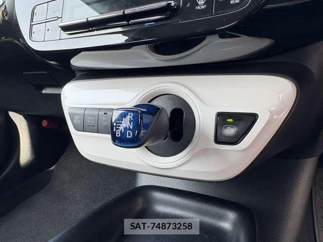 Toyota PRIUS 2018-04 6691197-16