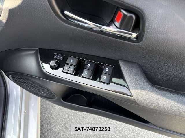 Toyota PRIUS 2018-04 6691197-17