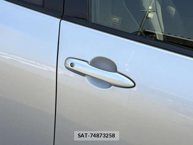 Toyota PRIUS 2018-04 6691197-7