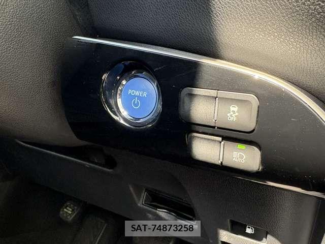 Toyota PRIUS 2018-04 6691197-8