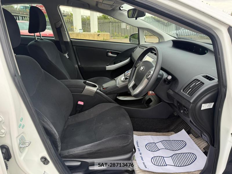 Toyota PRIUS 2012-10 1295219-13