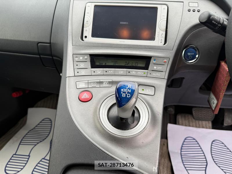 Toyota PRIUS 2012-10 1295219-17