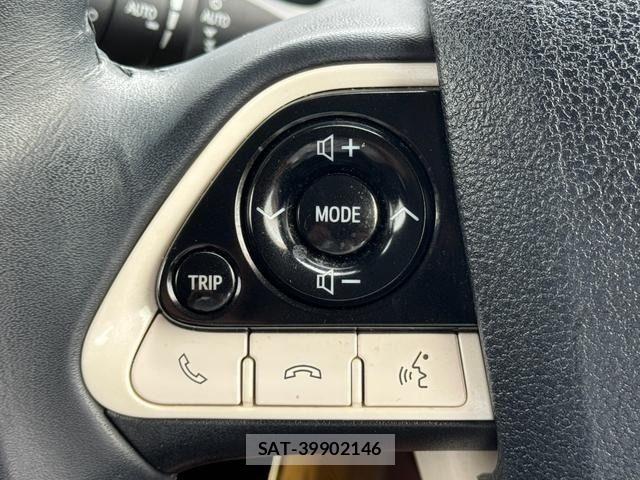 Toyota PRIUS 2018-06 6717083-14