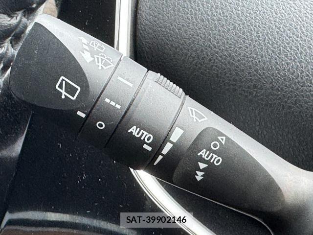 Toyota PRIUS 2018-06 6717083-16