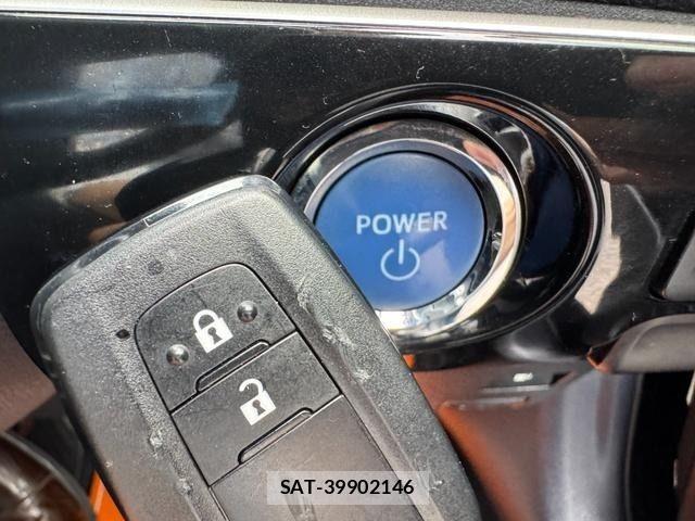 Toyota PRIUS 2018-06 6717083-18