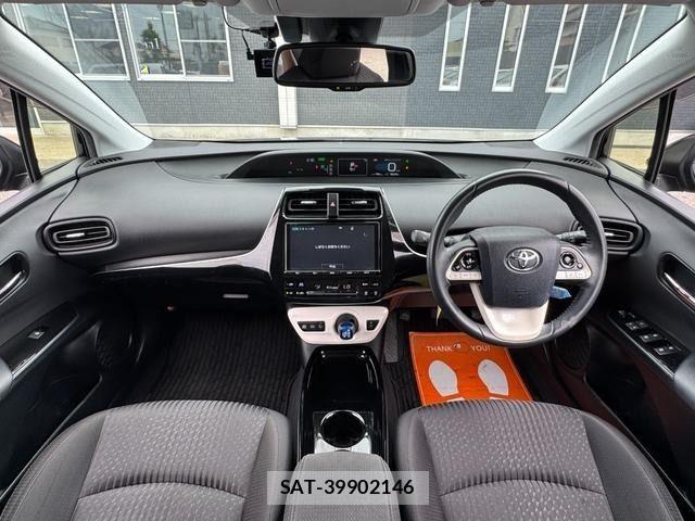 Toyota PRIUS 2018-06 6717083-1