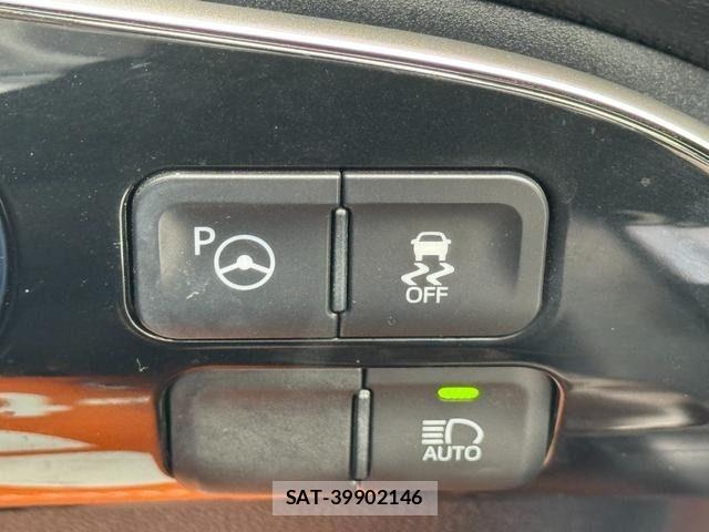Toyota PRIUS 2018-06 6717083-25