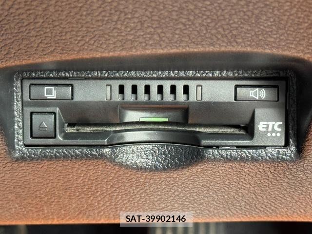 Toyota PRIUS 2018-06 6717083-26