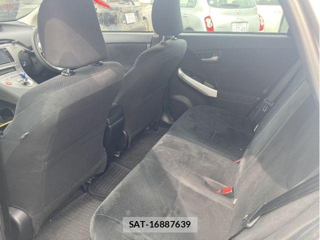 Toyota PRIUS 2015-04 6717085-10