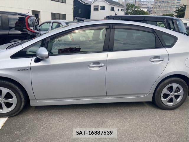 Toyota PRIUS 2015-04 6717085-4