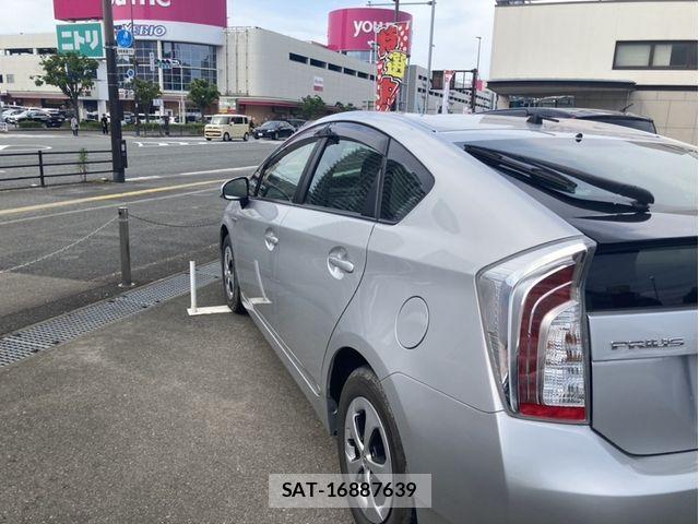 Toyota PRIUS 2015-04 6717085-5