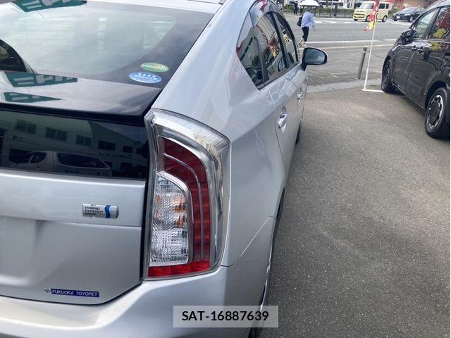 Toyota PRIUS 2015-04 6717085-6