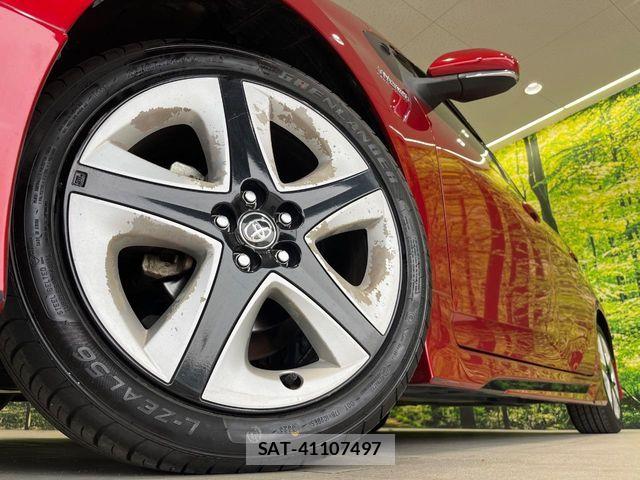 Toyota PRIUS 2016-10 6717079-13