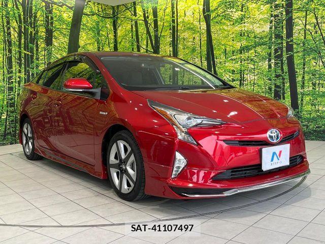 Toyota PRIUS 2016-10 6717079-16